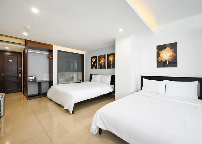 Pearl Central Hotel- Near Nguyen Hue Street