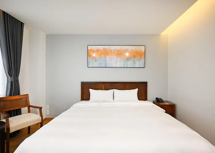 Pearl Central Hotel- Near Nguyen Hue Street